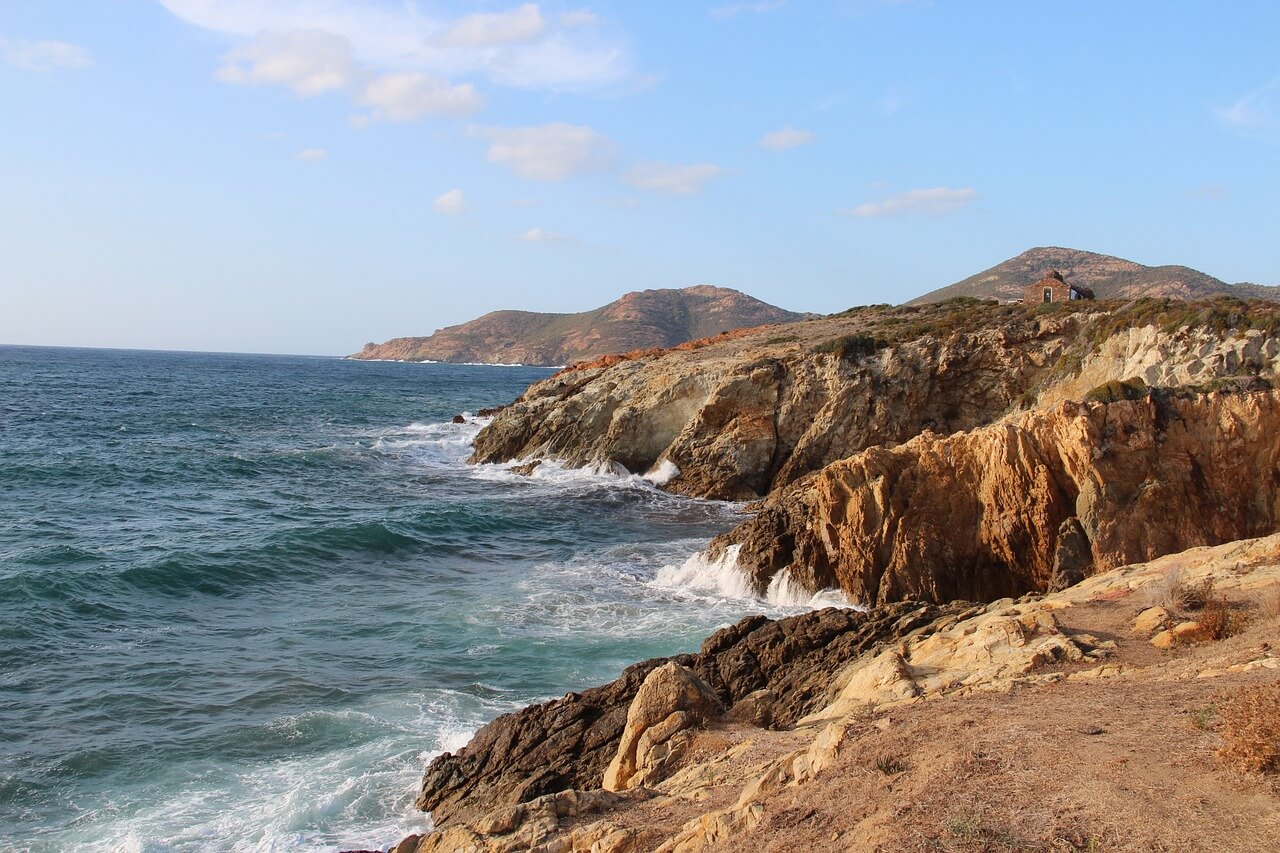 La Corse : Un Paradis pour les Randonneurs